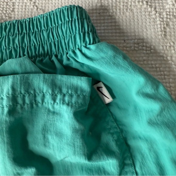 Nike Swim Trunks Mens Size L Green Swim Mesh Lined Shorts Solid Drawstring - Picture 7 of 7